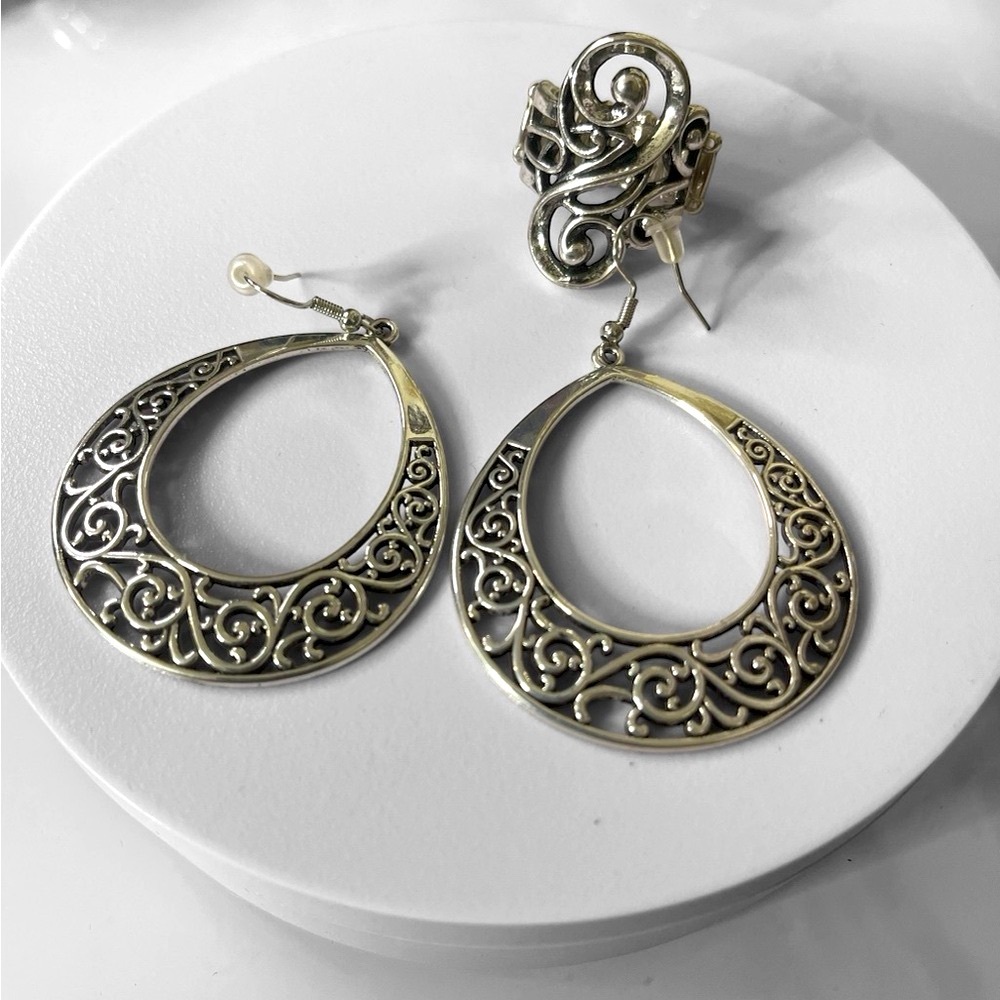 Elegant Silver Filigree Earrings and Ring Set - Picture 2 of 4